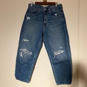 Gap High Rise Barrel Jeans in medium destroyed size 29 / 8 s